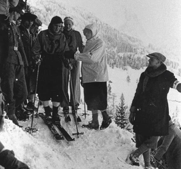 1936년 개최된 동계 올림픽에서 처음으로 스키 종목 체택