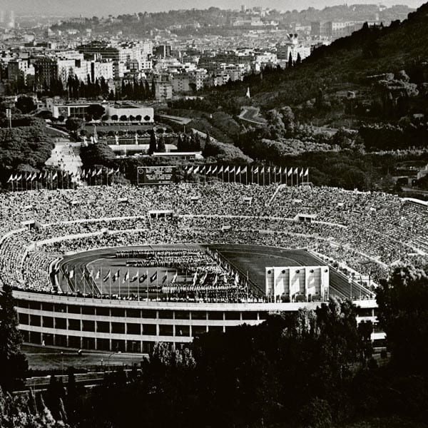 수많은 관람객들로 가득한 1960년 로마 올림픽 경기장